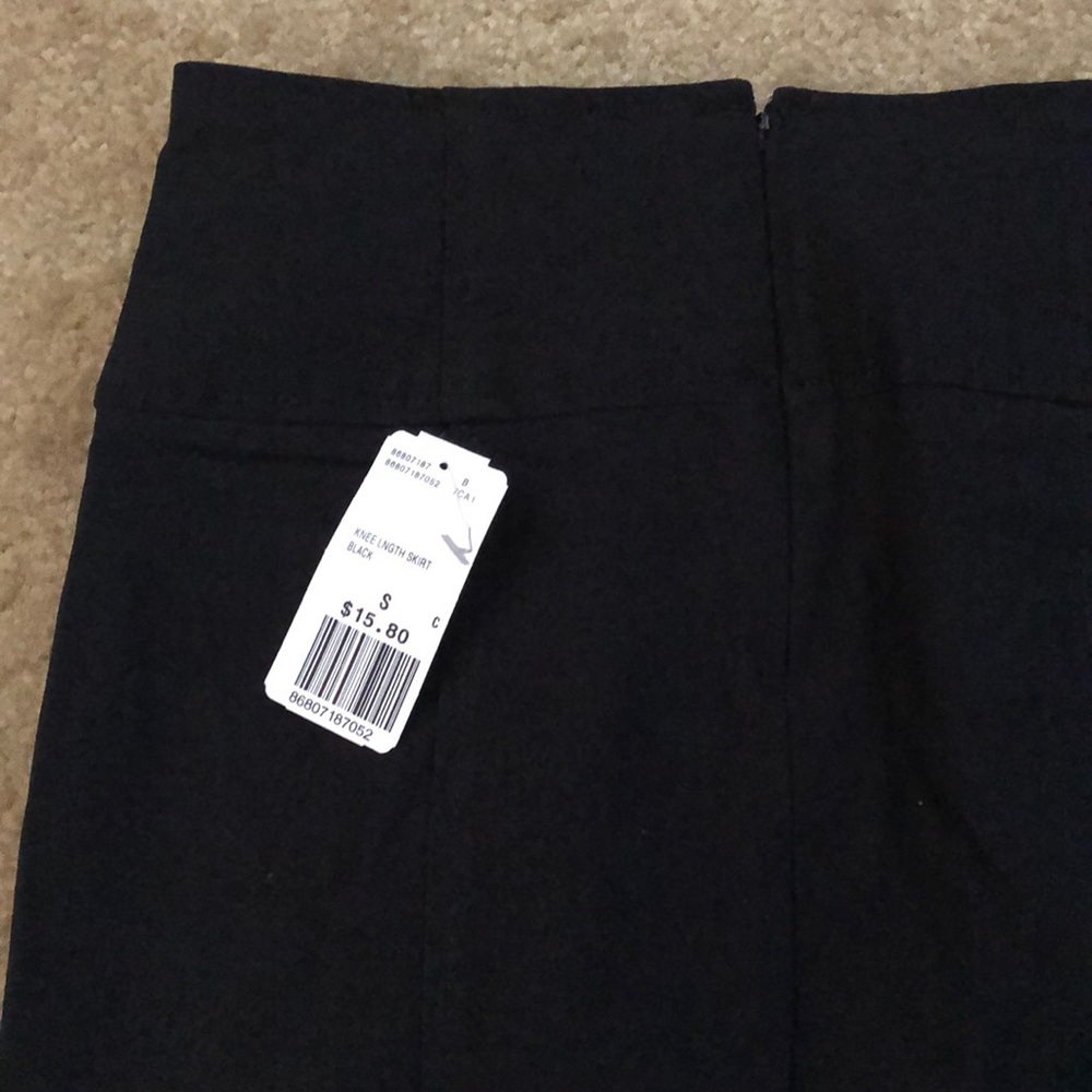 NWT Forever 21 Black Skirt. Size Small. - Picture 4 of 4